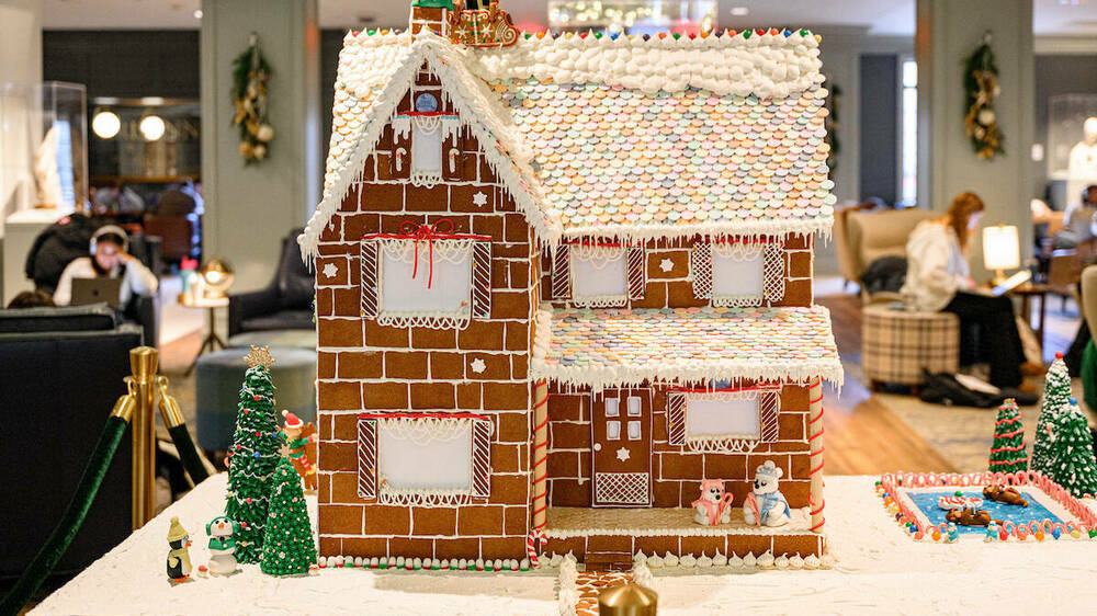 Gingerbread House 06